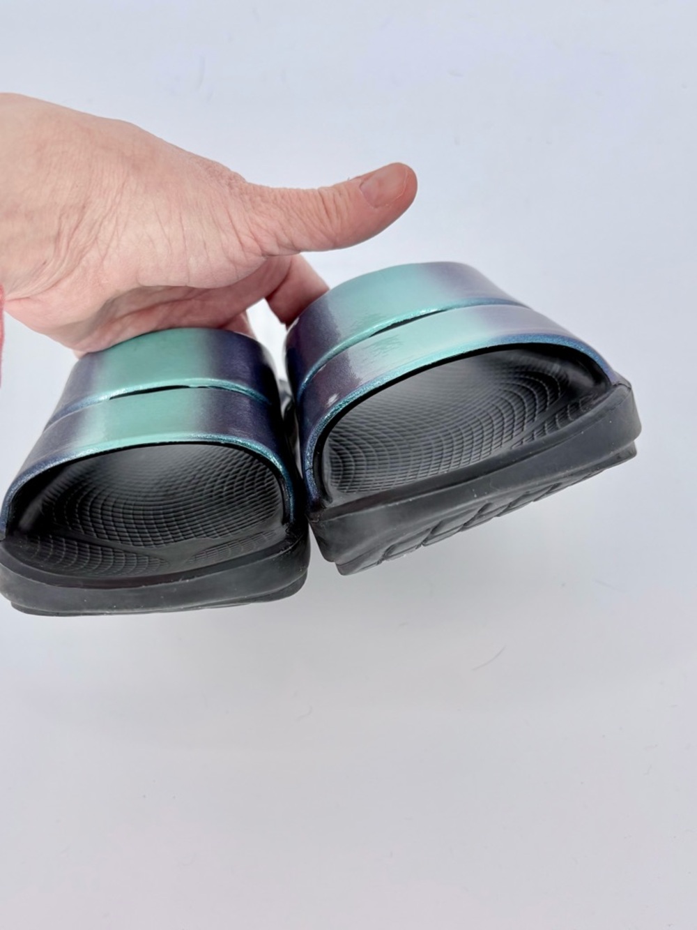 Oofos OOahh Luxe Slide Sandal in Atlantis - Picture 8 of 13